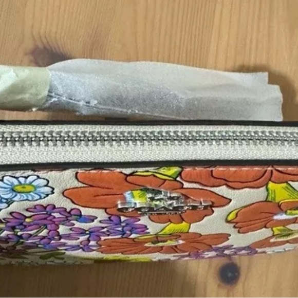 NWT COACH SMALL CORNER ZIP WRISTLET WITH FLORAL PRINT CR946 - Picture 3 of 9